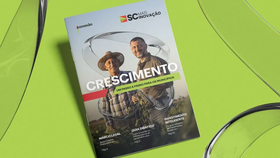Capa da revista Crescimento, com dois produtores rurais no campo e a marca do programa